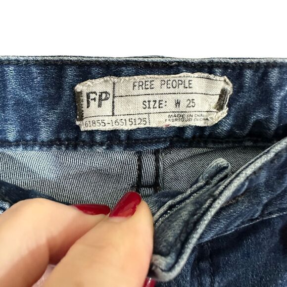Free People Distressed Jeans Size 25 - Picture 5 of 7